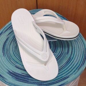White Flipflops SZ W7 By Crocs
